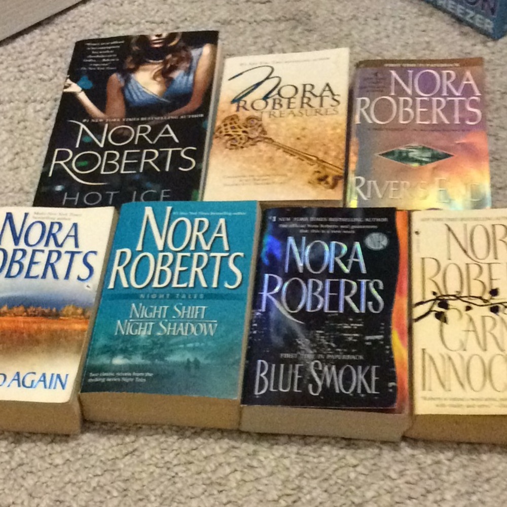 Books paperback Nora Roberts bundle of 7